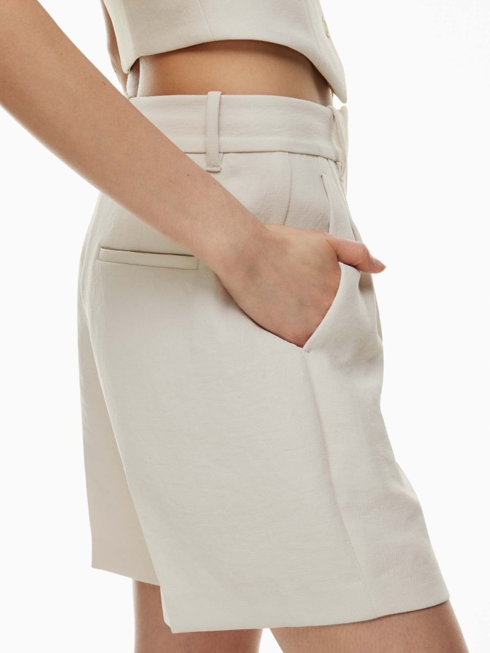 Aritzia⎜THE EFFORTLESS MID-THIGH SHORT⎜MATTE PEARL